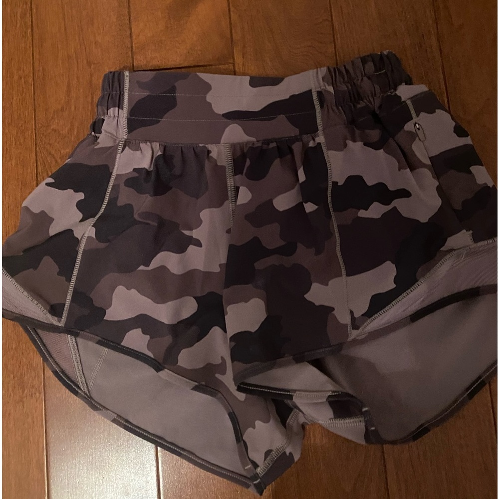 Lululemon hotty hots size 2